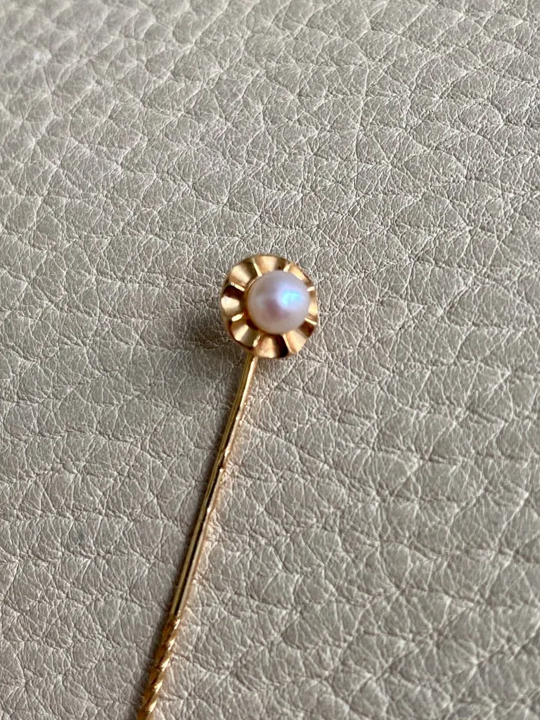 1966 Crenelated 18k Gold and Pearl Hat Pin Brooch with original leather box