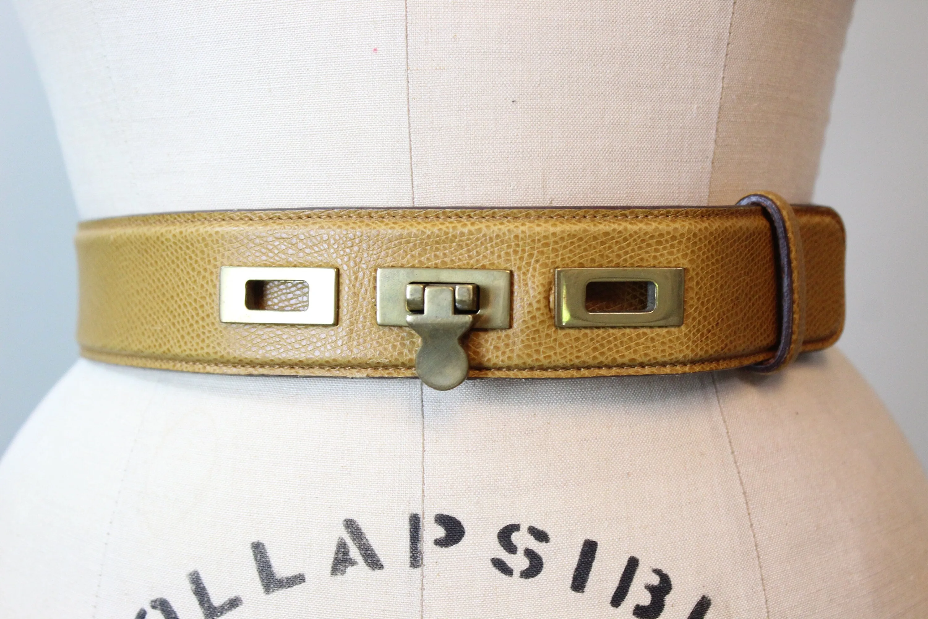 1980s TURNLOCK Wathne leather BELT medium  | new spring