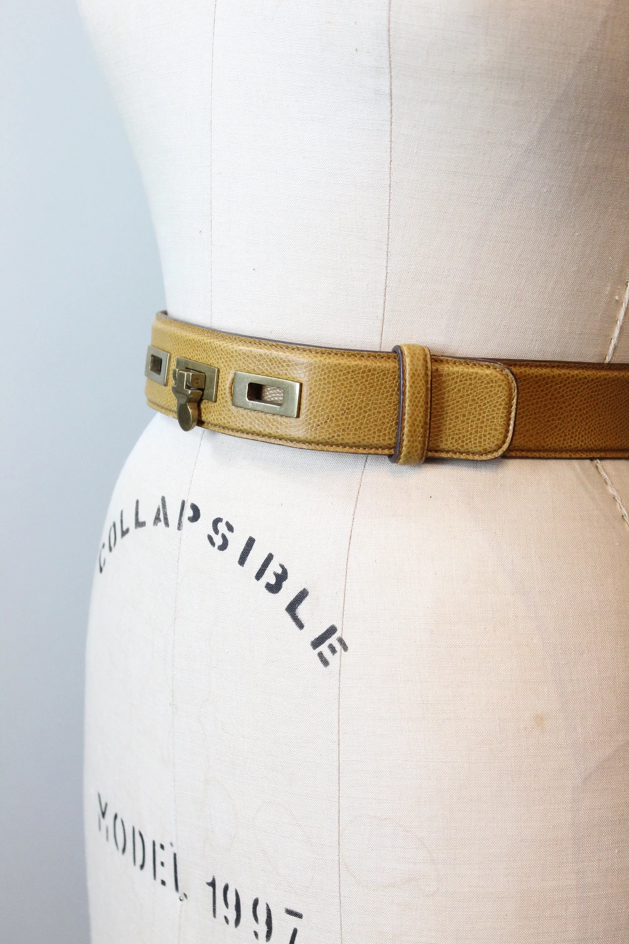 1980s TURNLOCK Wathne leather BELT medium  | new spring