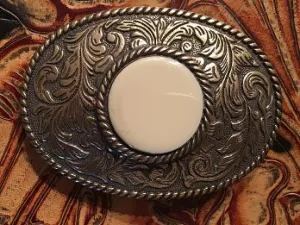 Accessory: Oval Trophy Buckle Gold Tone