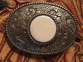 Accessory: Oval Trophy Buckle Gold Tone