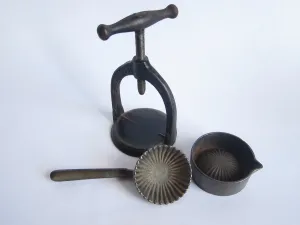 Antique Osborne Meat Juice Press, Victorian Cast Iron Patent March 1884