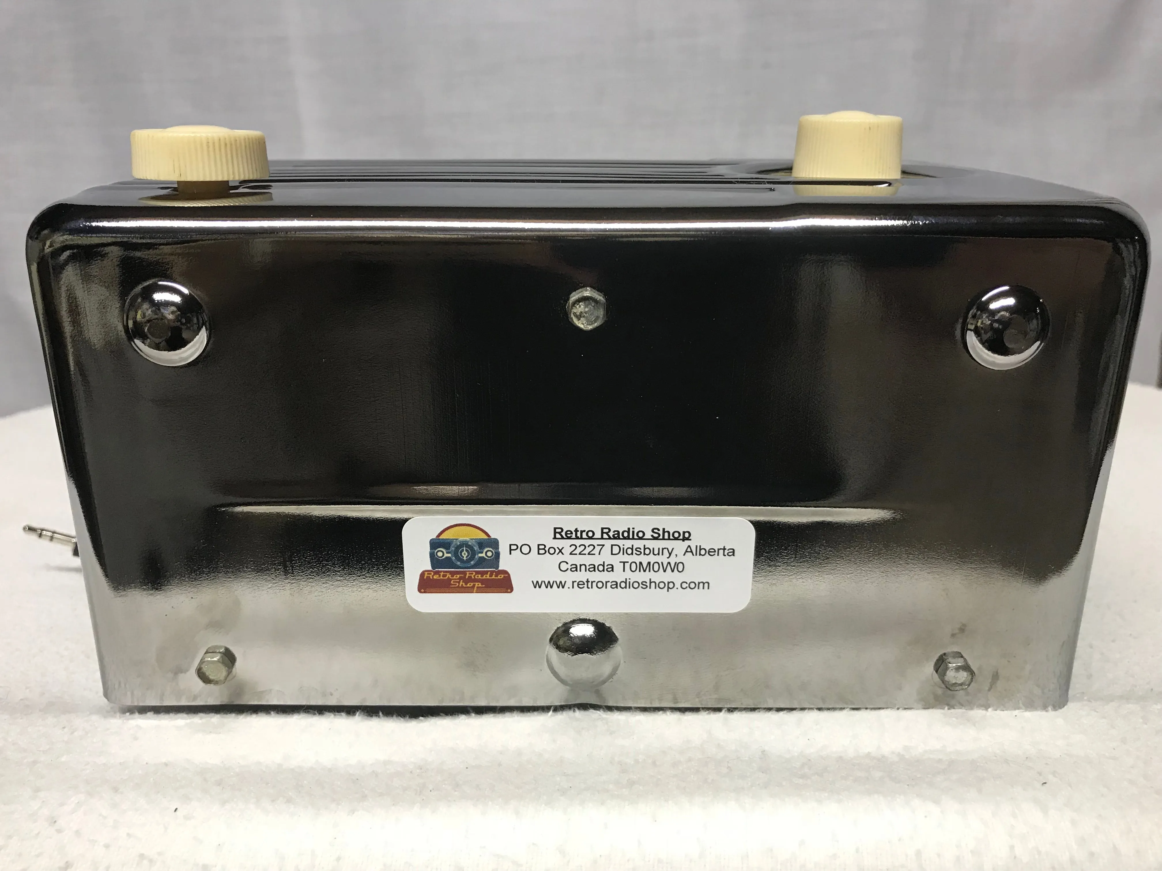 Chrome Silvertone Midget Tube Radio With Bluetooth input.