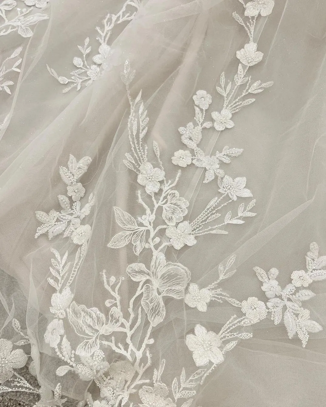 Delicate Sheer Lace Wedding Dress Beaded Pearls Square Neckline Sexy Lace Bridal Wedding Gowns 2023