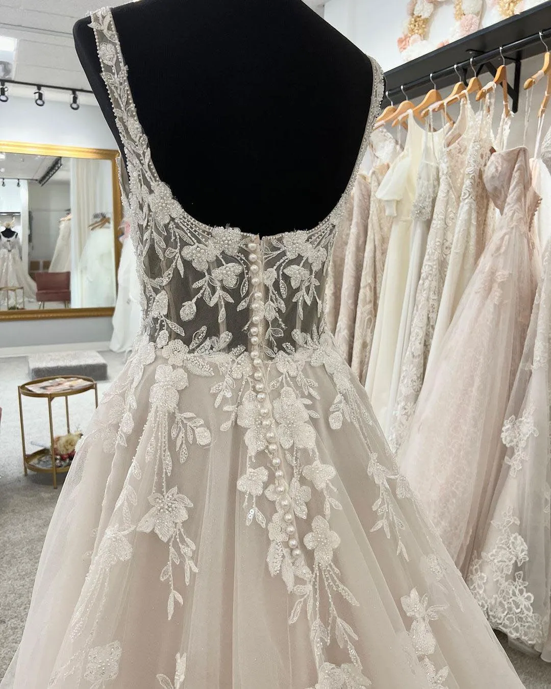 Delicate Sheer Lace Wedding Dress Beaded Pearls Square Neckline Sexy Lace Bridal Wedding Gowns 2023