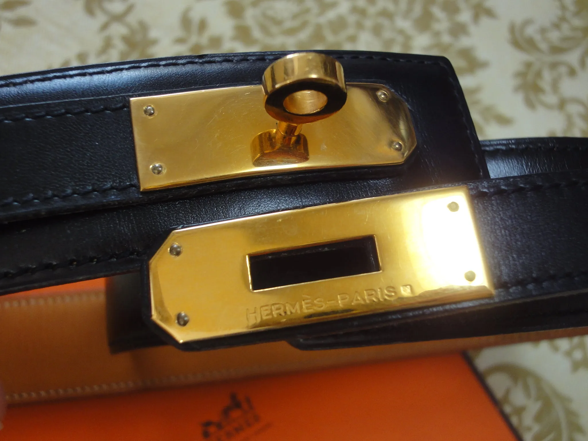 MINT. Vintage HERMES black box calf leather Kelly belt. Stamp S in O, 1989. size 65. 23", 24", 25", and 25.5". 050323re8