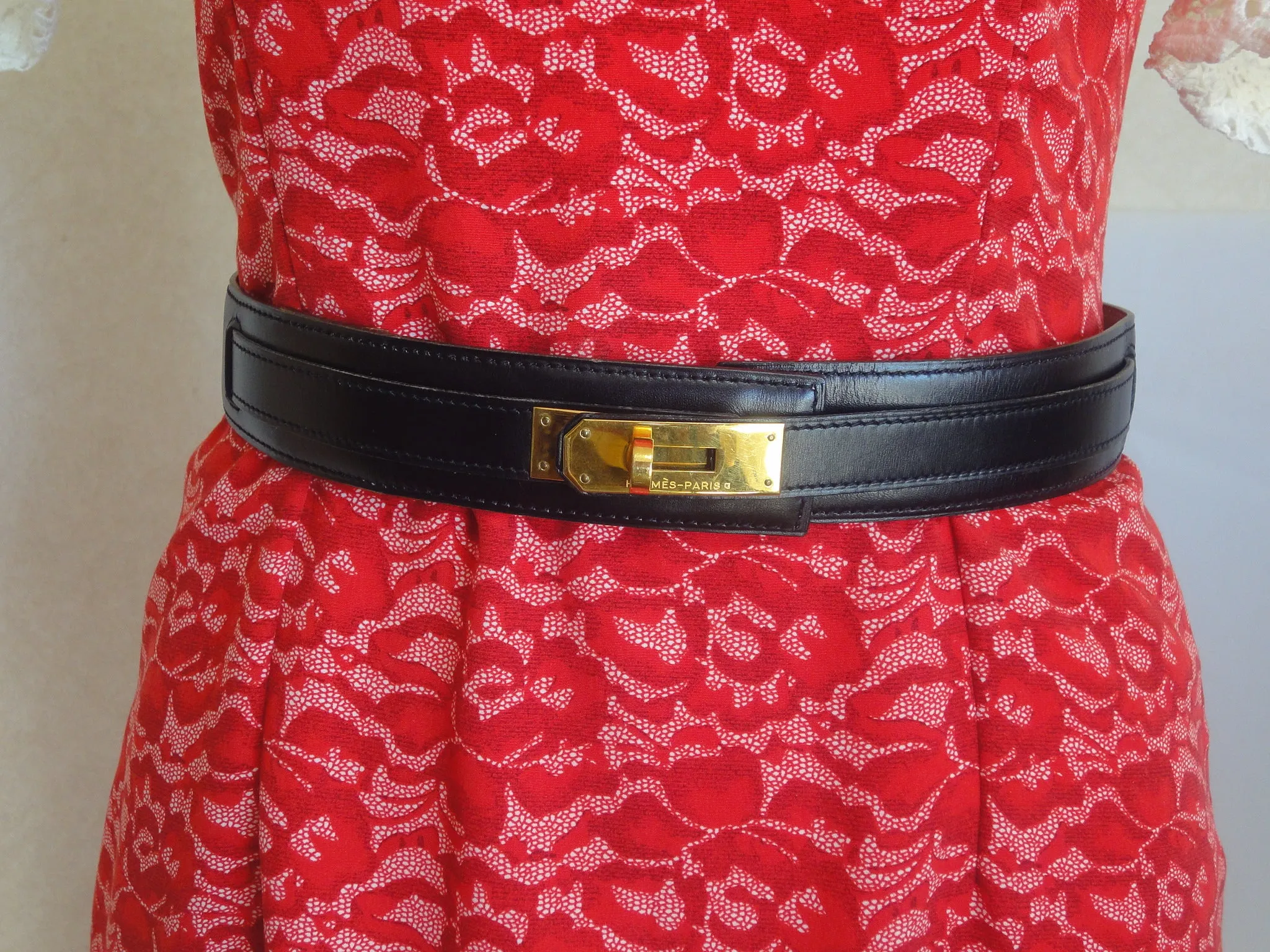 MINT. Vintage HERMES black box calf leather Kelly belt. Stamp S in O, 1989. size 65. 23", 24", 25", and 25.5". 050323re8