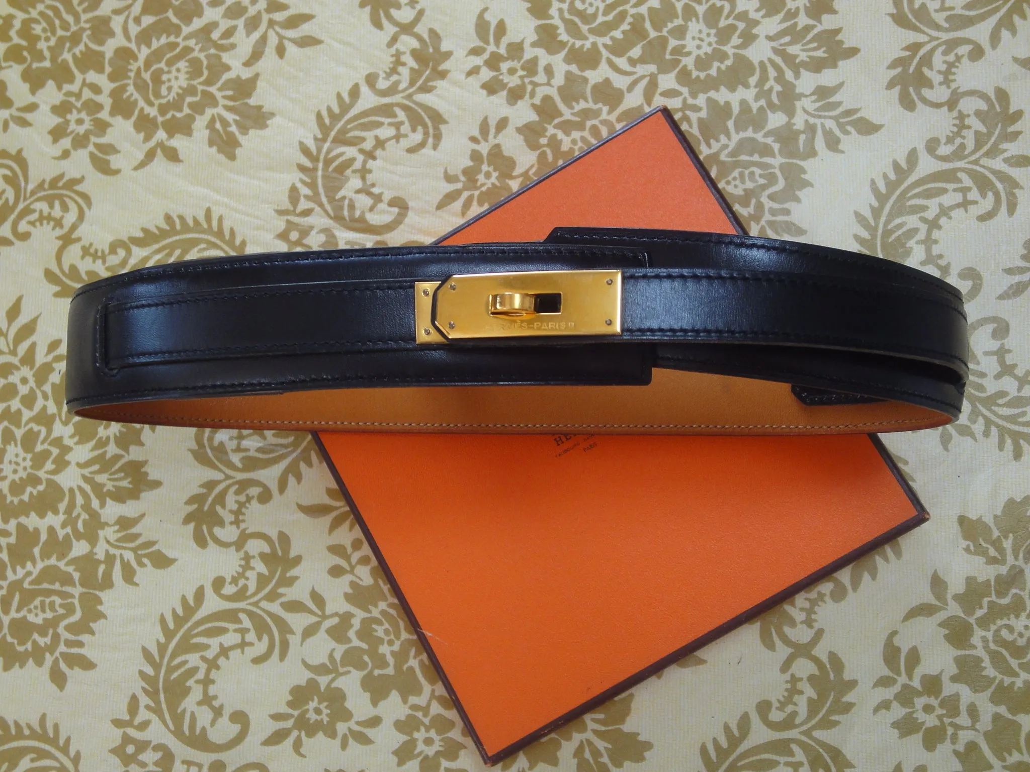 MINT. Vintage HERMES black box calf leather Kelly belt. Stamp S in O, 1989. size 65. 23", 24", 25", and 25.5". 050323re8