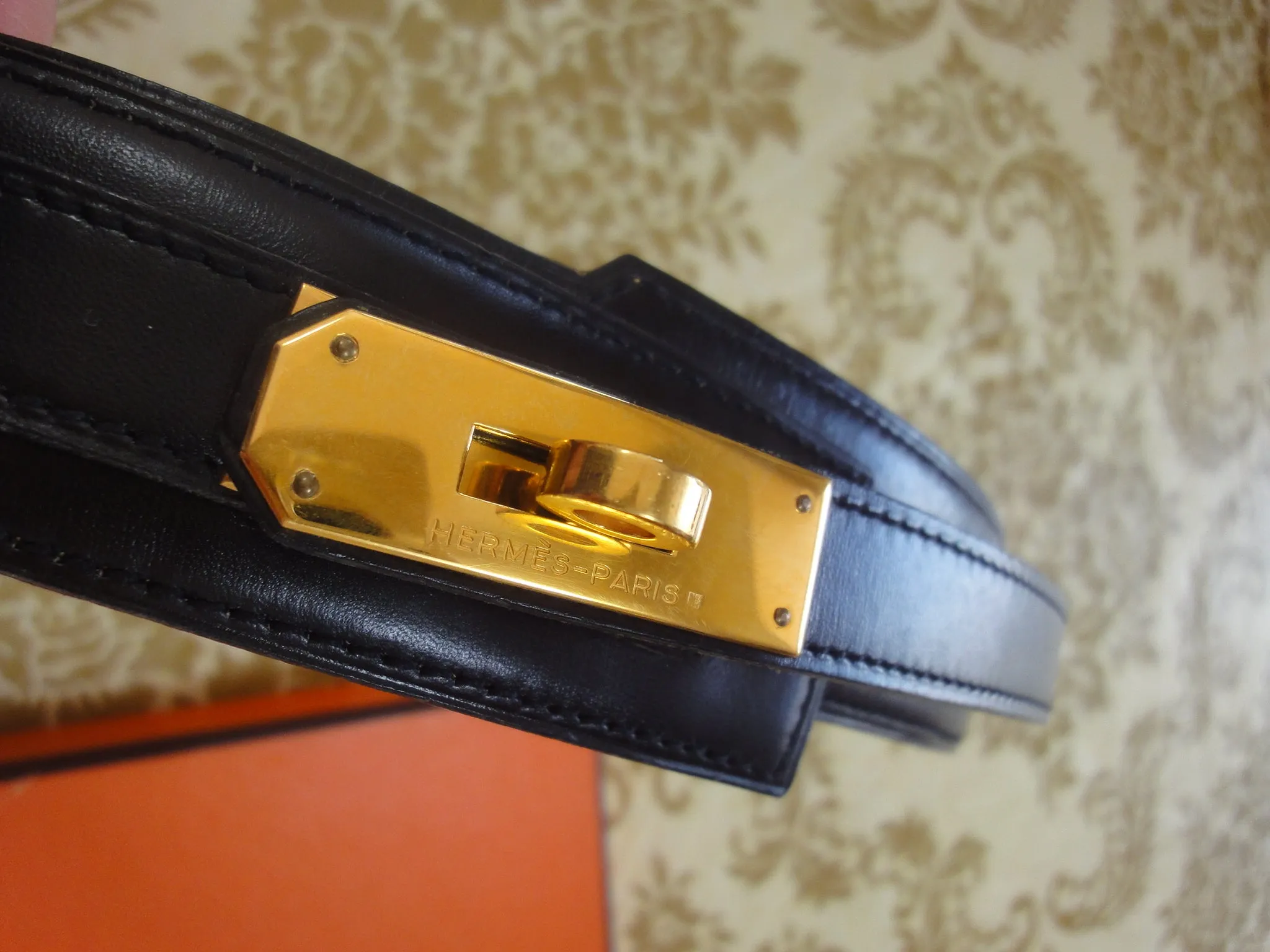 MINT. Vintage HERMES black box calf leather Kelly belt. Stamp S in O, 1989. size 65. 23", 24", 25", and 25.5". 050323re8