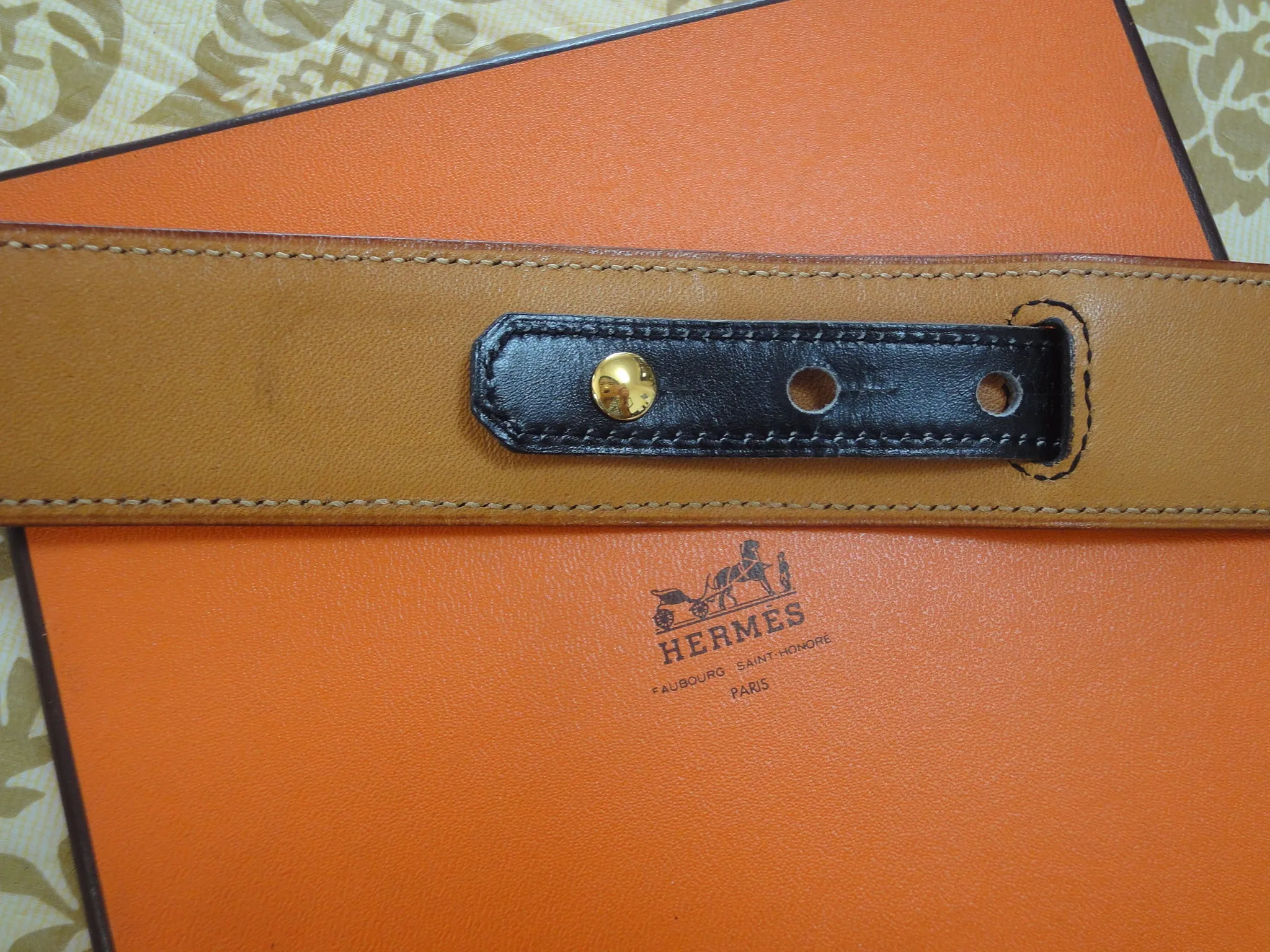 MINT. Vintage HERMES black box calf leather Kelly belt. Stamp S in O, 1989. size 65. 23", 24", 25", and 25.5". 050323re8