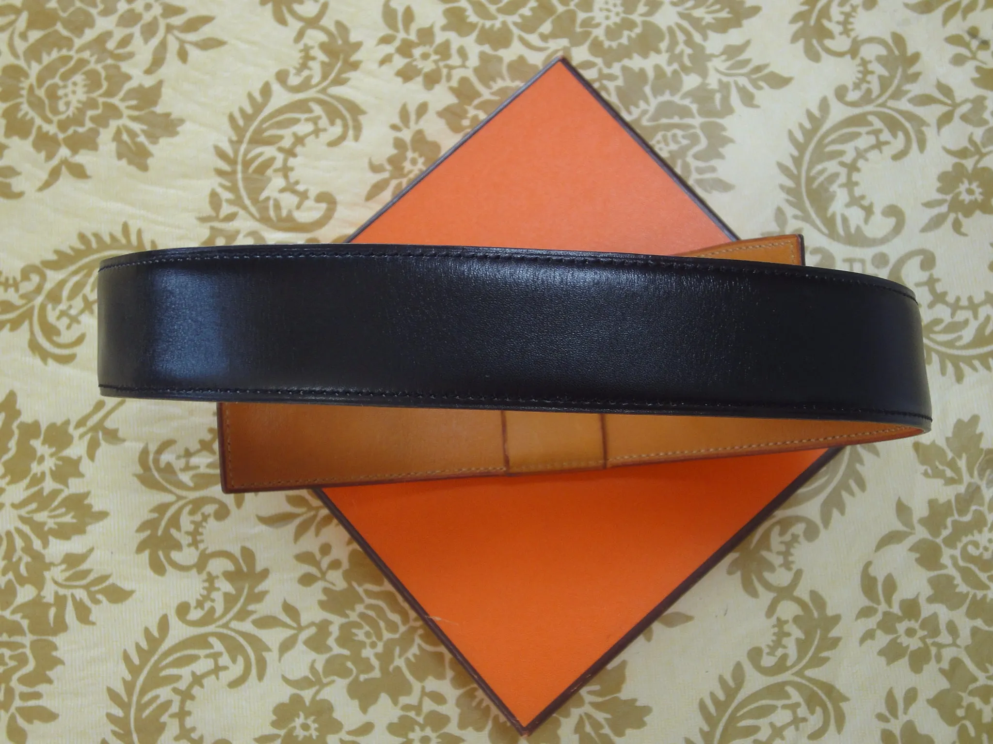 MINT. Vintage HERMES black box calf leather Kelly belt. Stamp S in O, 1989. size 65. 23", 24", 25", and 25.5". 050323re8