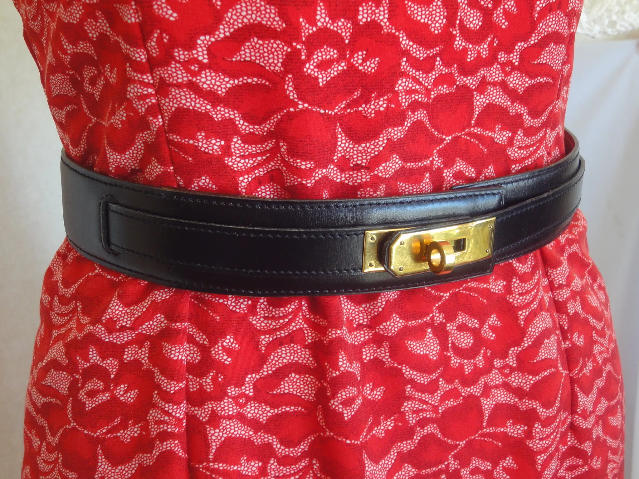 MINT. Vintage HERMES black box calf leather Kelly belt. Stamp S in O, 1989. size 65. 23", 24", 25", and 25.5". 050323re8