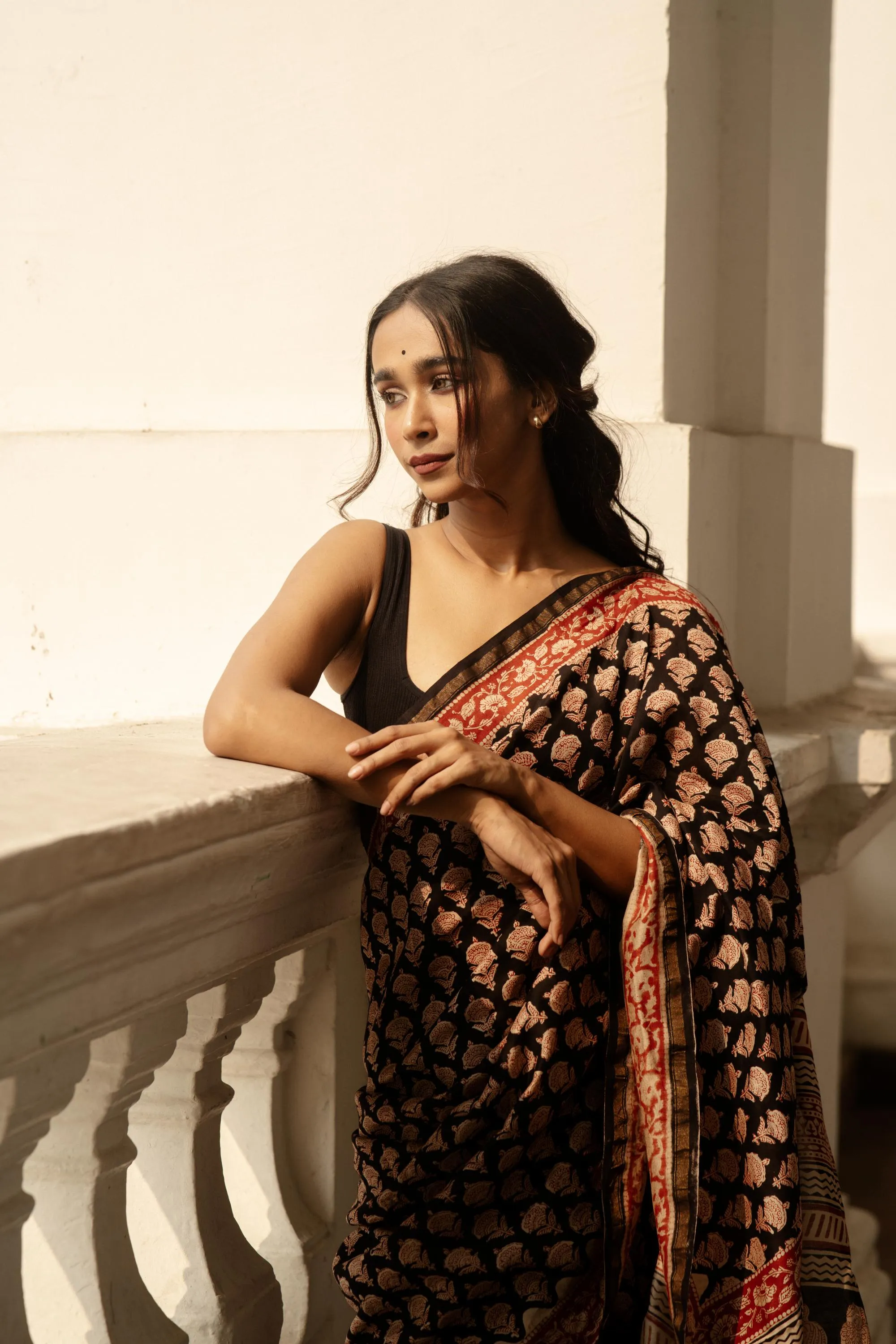 Naltural dyed Bagru saree - Roheda- Mugha boota Syahi Begar