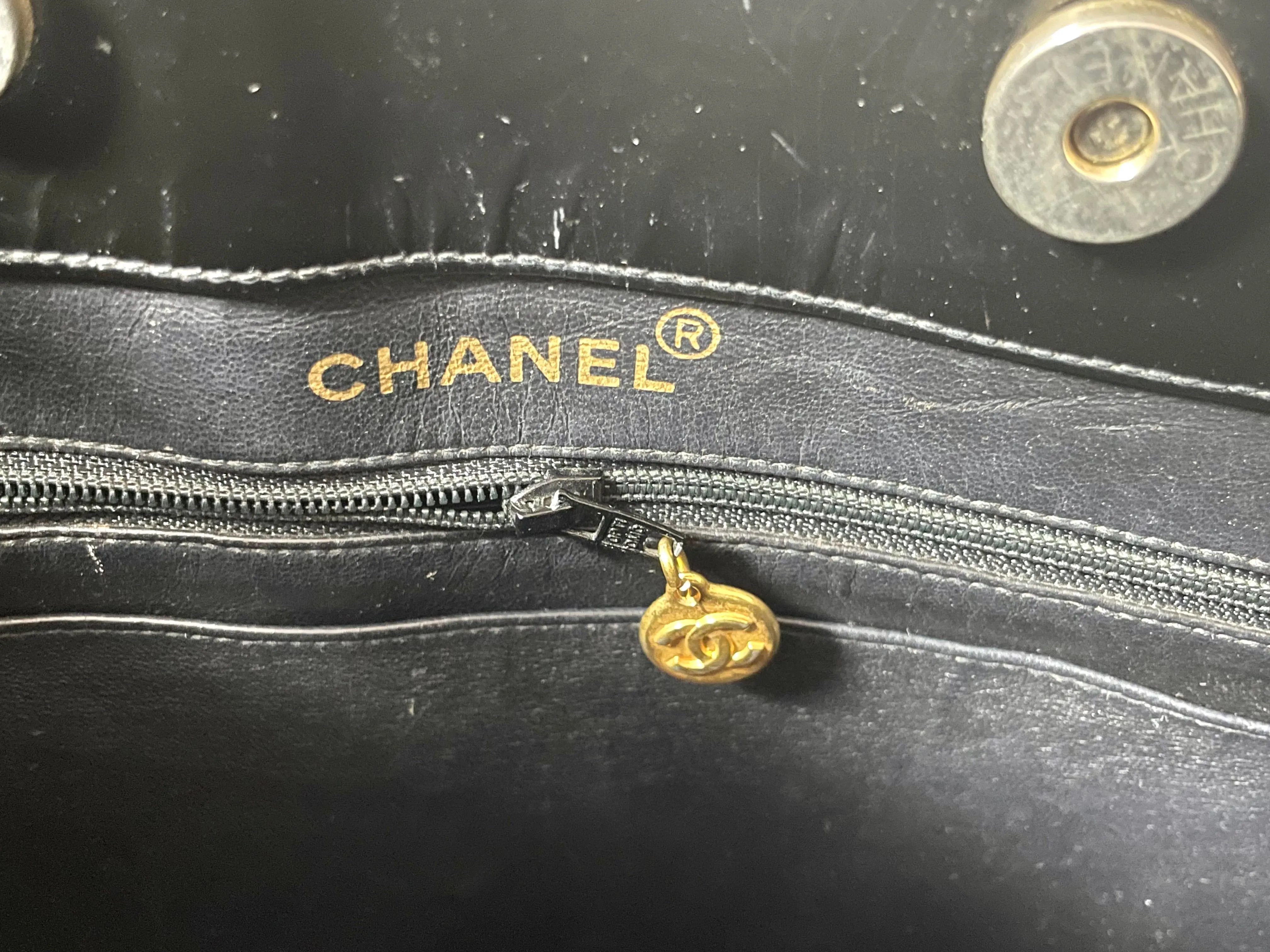 Vintage CHANEL 2.55 combo design black patent enamel chain shoulder bag with vertical stiches and golden CC closure hock. 050815ac2